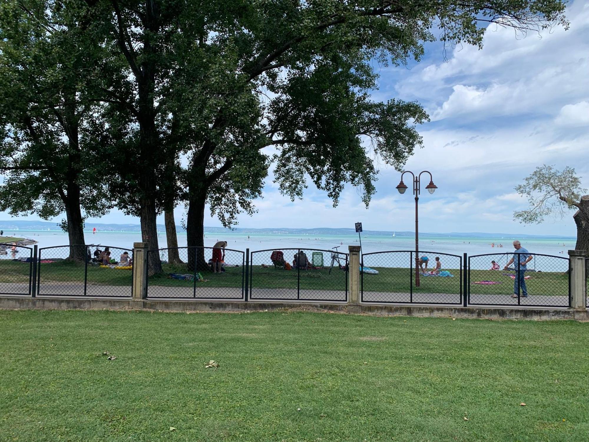 Vizparti Relax Apartman Siófok Exteriör bild